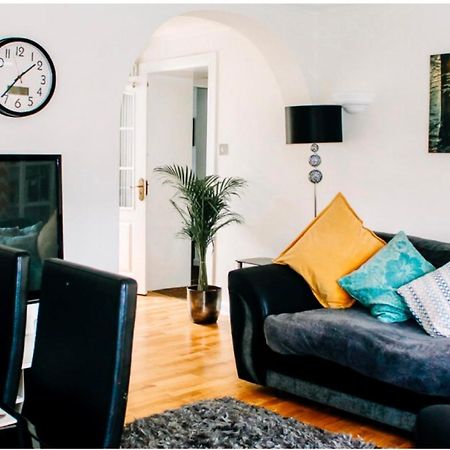 Home To Home Stay Apartment Glasgow Buitenkant foto