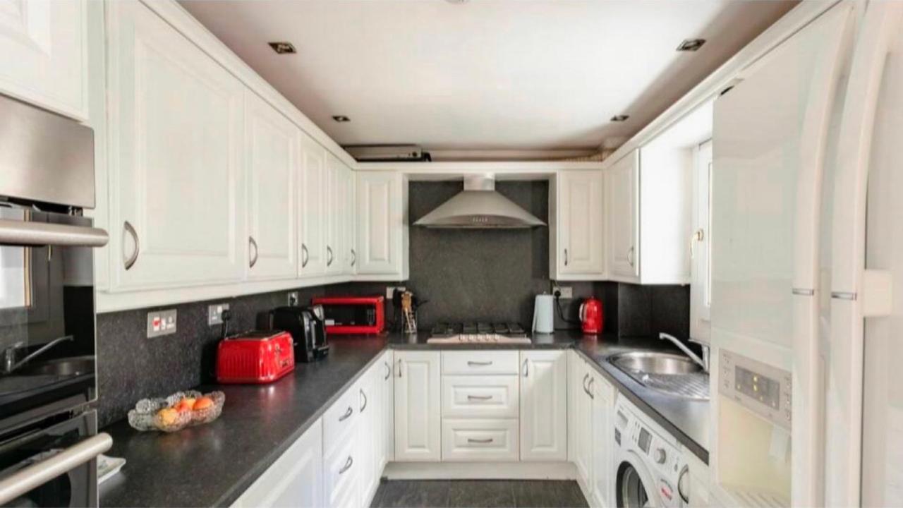 Home To Home Stay Apartment Glasgow Buitenkant foto