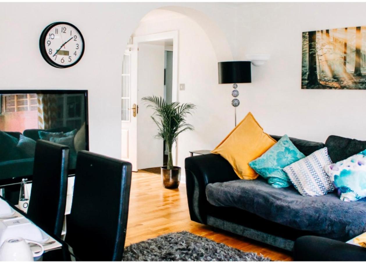 Home To Home Stay Apartment Glasgow Buitenkant foto