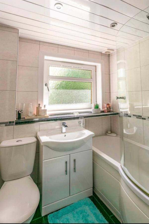 Home To Home Stay Apartment Glasgow Buitenkant foto